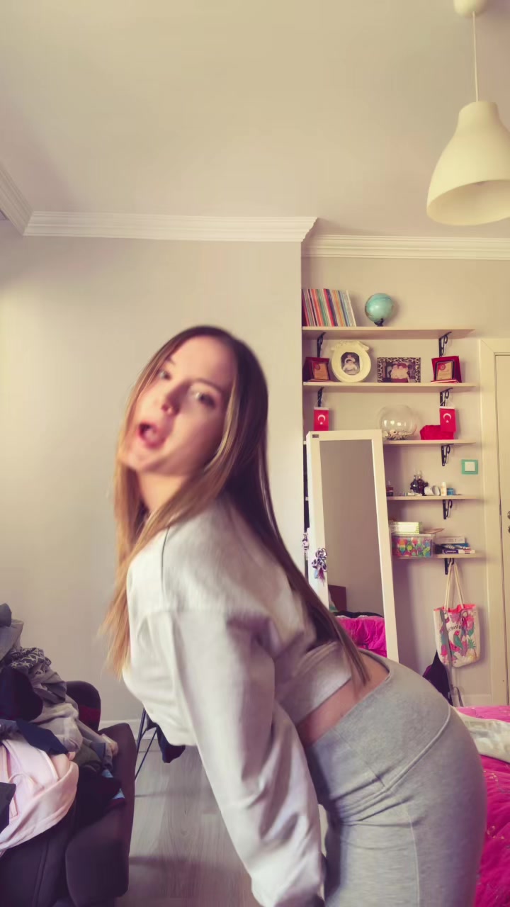 @🦦