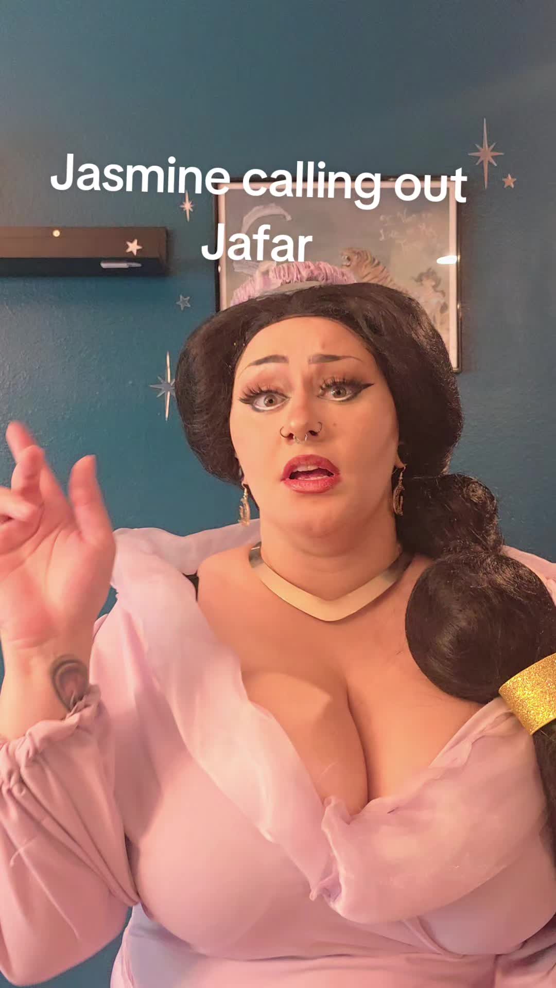 @TheQueerQueenofHalloween