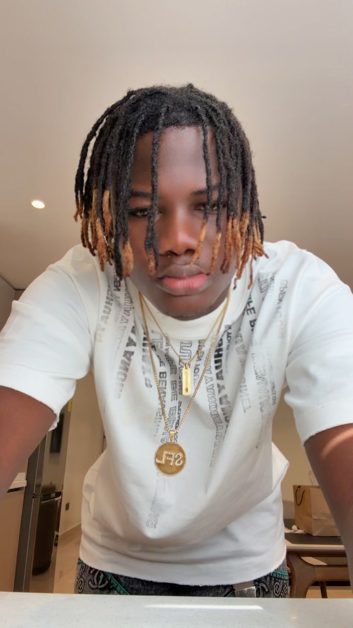 @3ny3 M3y3 M3y3