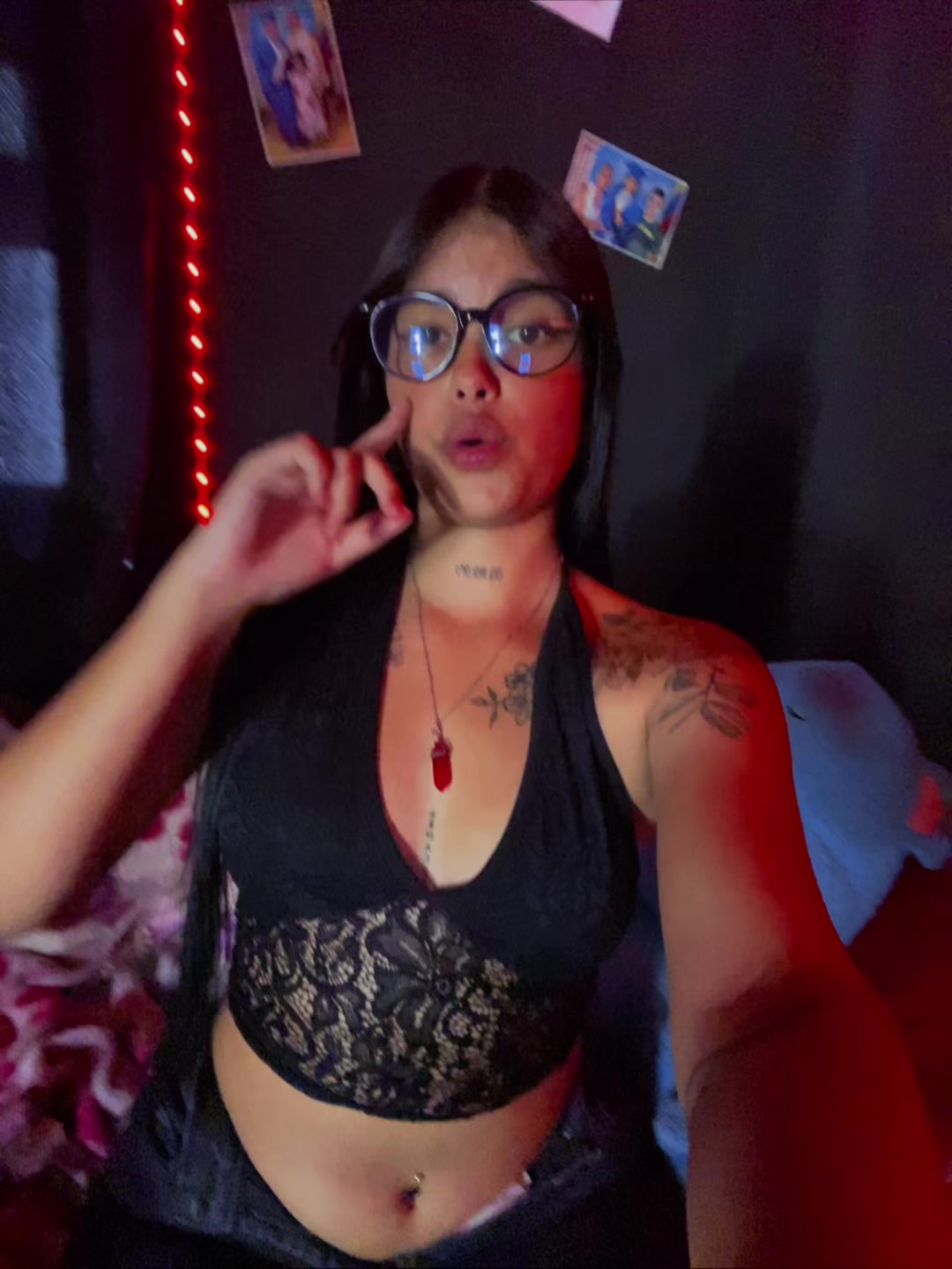 @nikiigomez