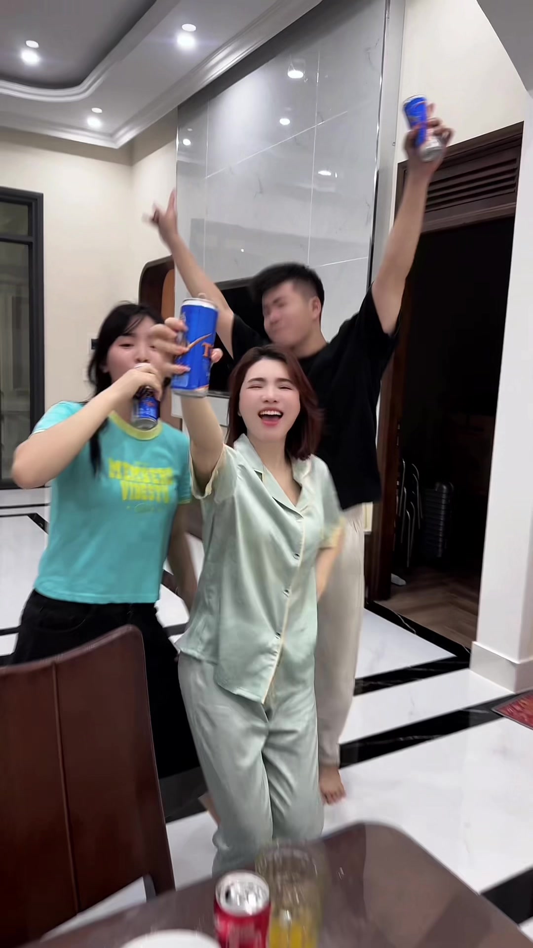 @Hoàng Phi Huyền
