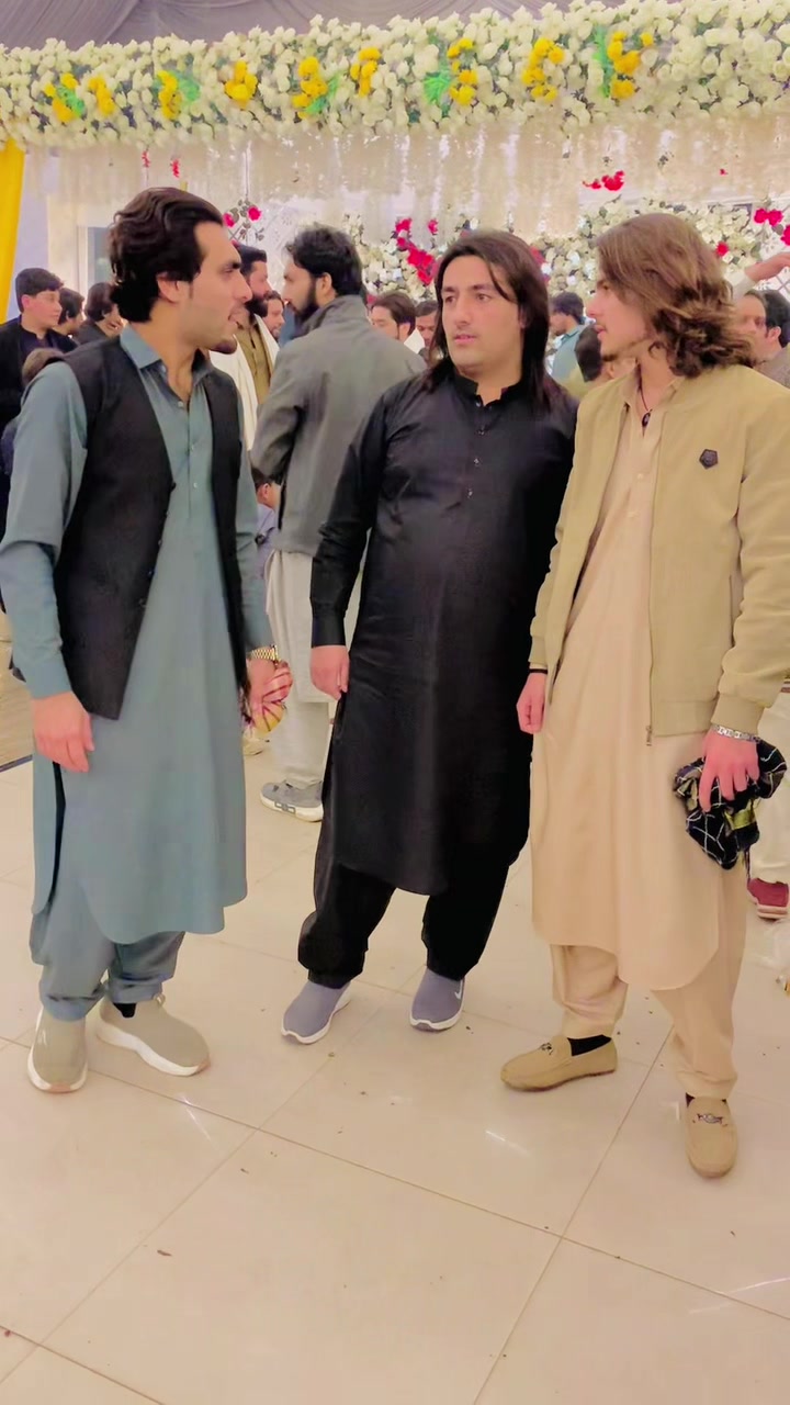 @Zubair pathan🤬