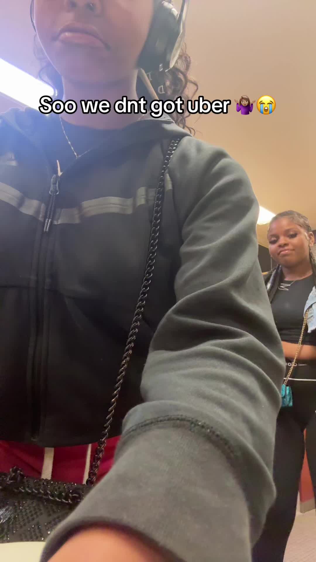 @rockoutzari_