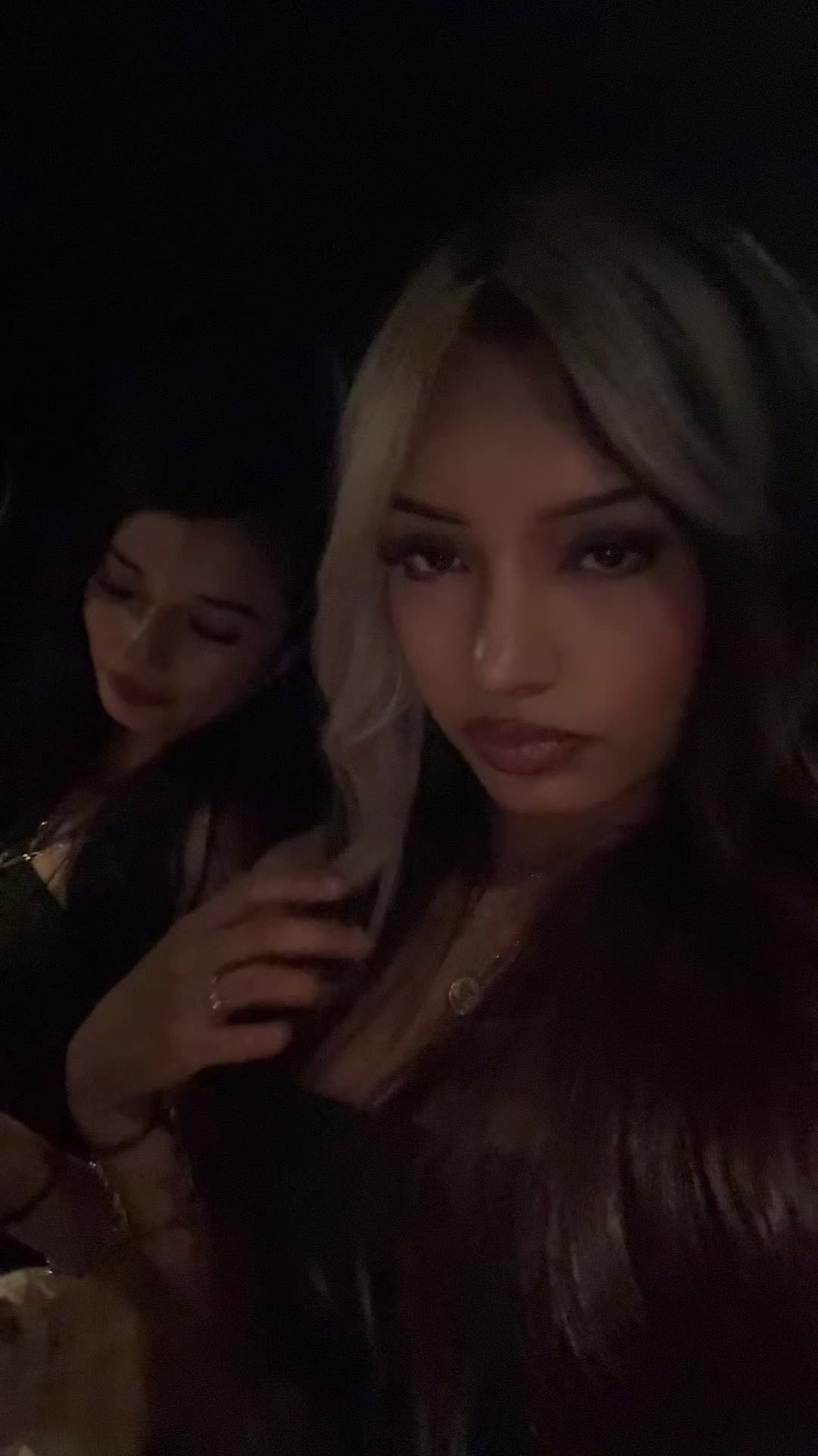@anevay.jpg