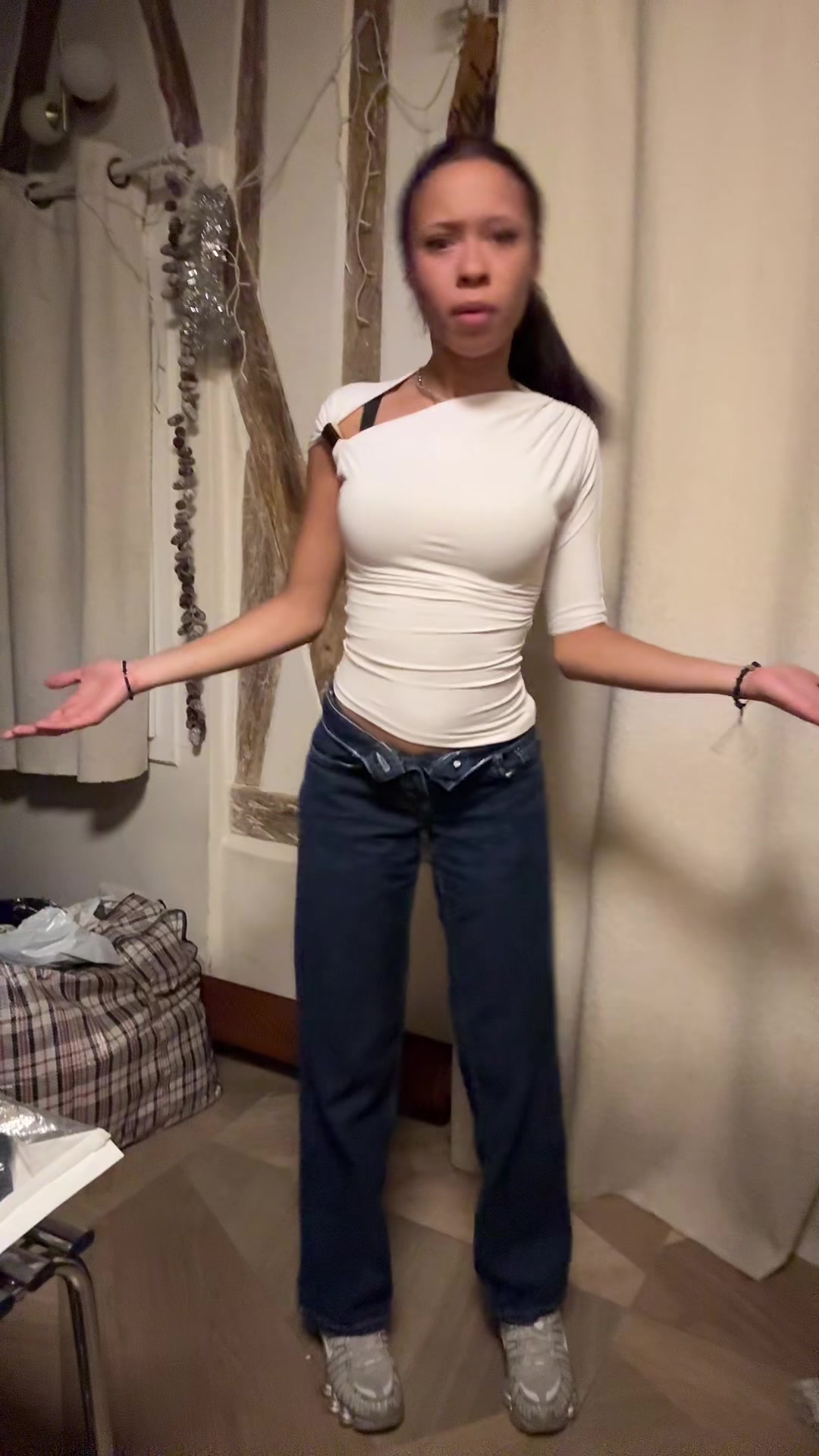 @wlw 👩🏽&zwj;❤️&zwj;💋&zwj;👩🏻