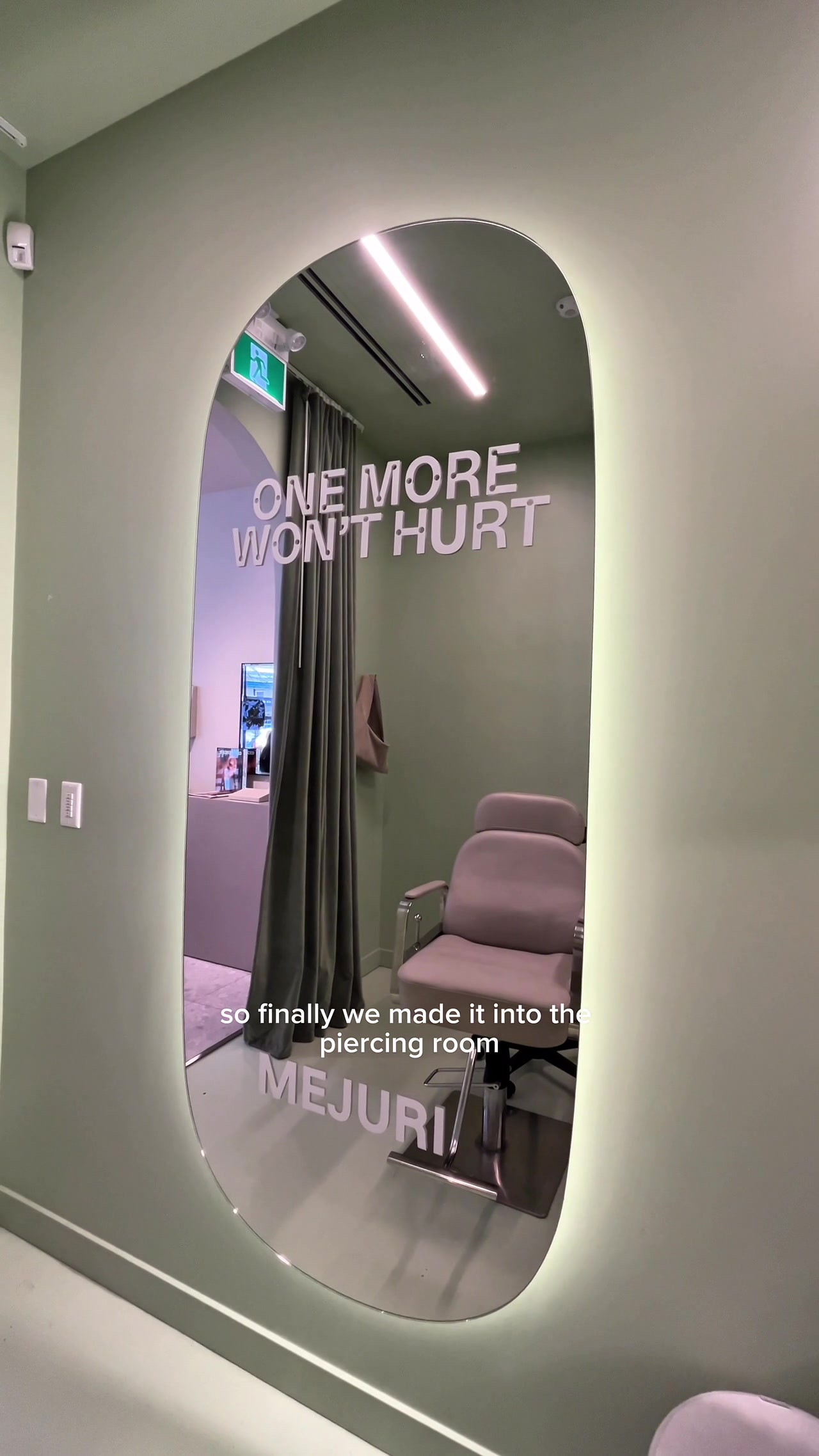 @Mejuri