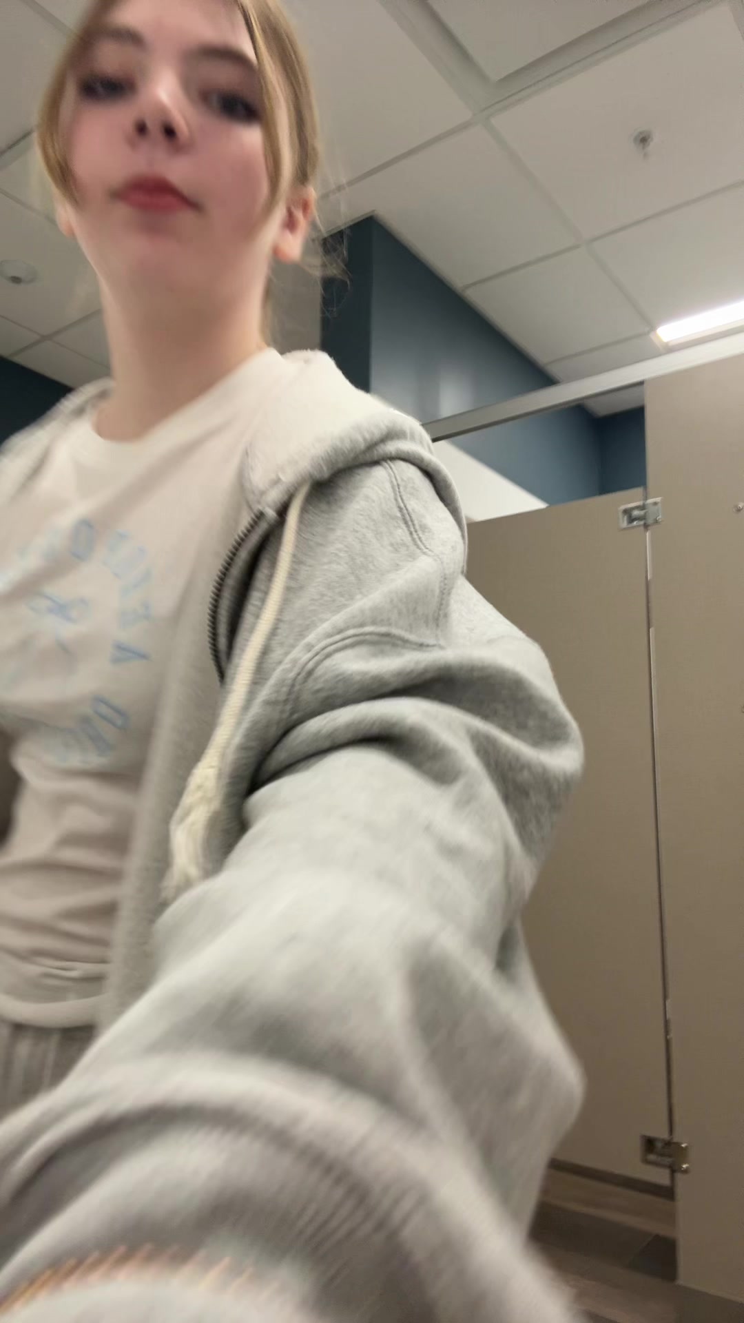 @༒