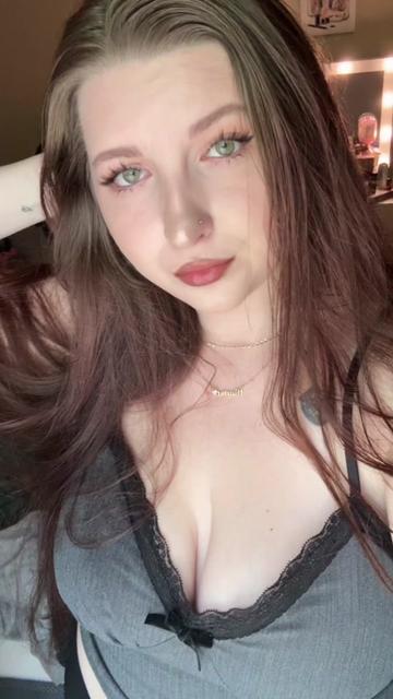 @Hayleigh rose🥀