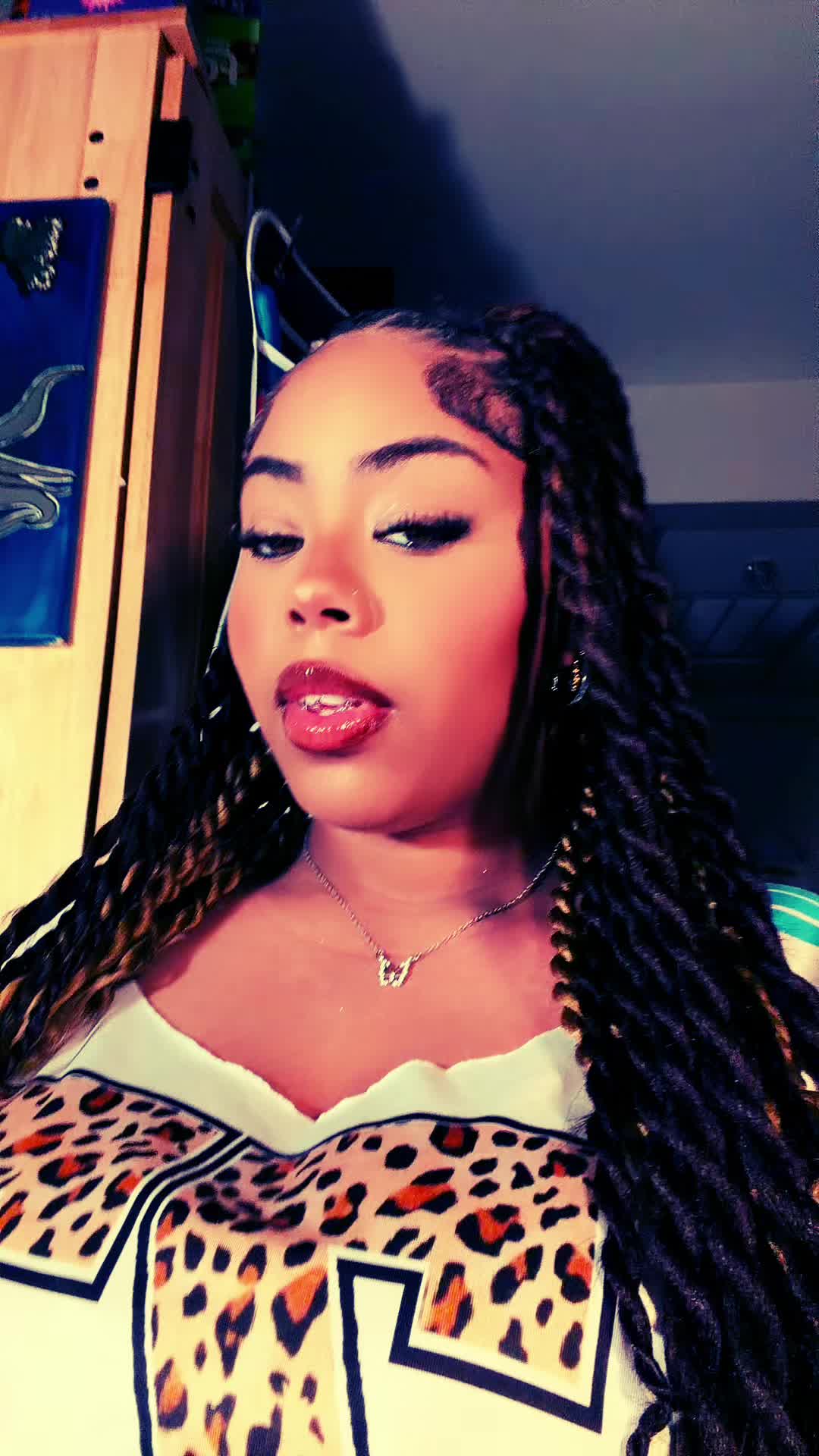 @Lovely.Vee