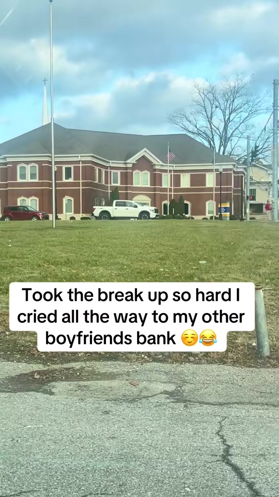 @Blonddee48