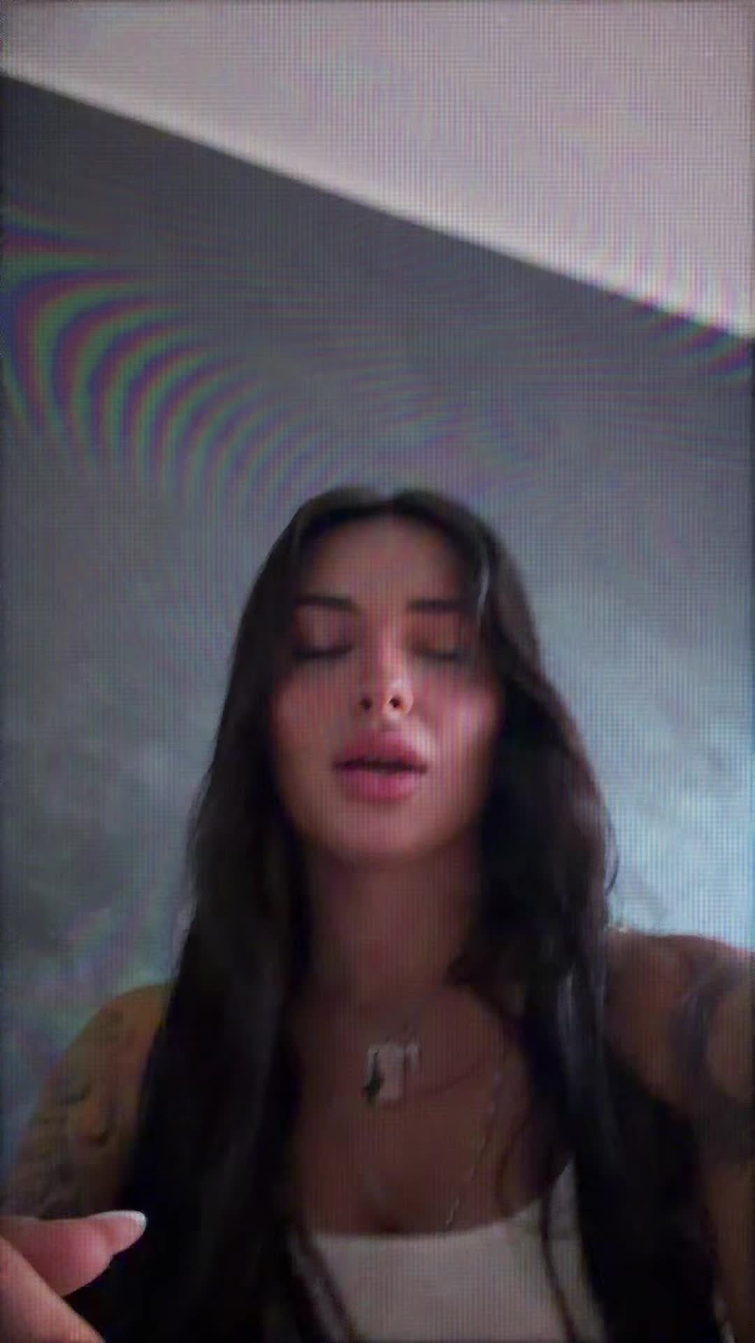 @SnowWhite🖤