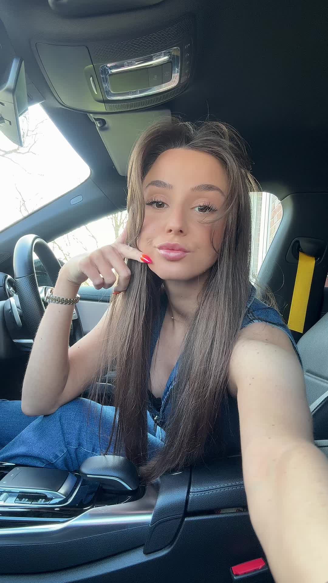 @𝐀𝐧𝐧𝐢𝐤𝐚 ♛