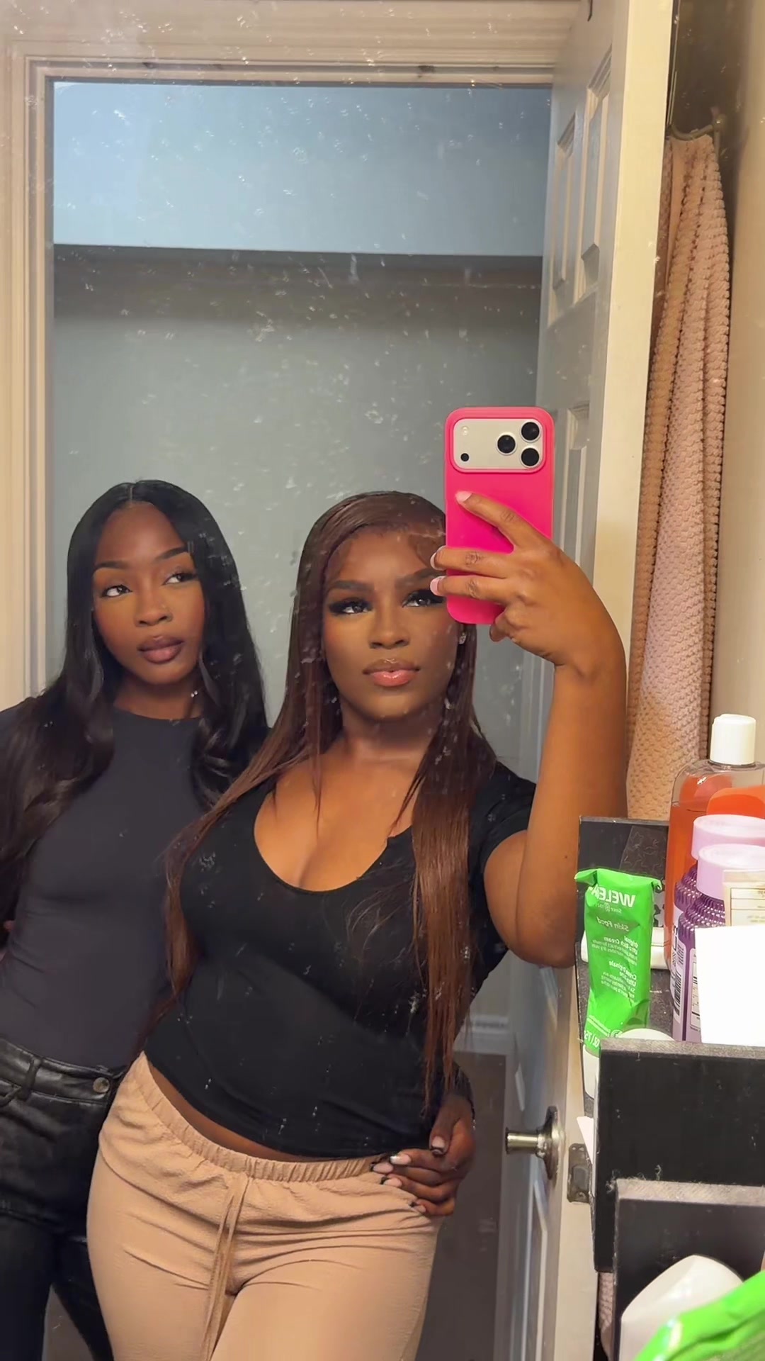 @👩🏾&zwj;❤️&zwj;💋&zwj;👩🏾