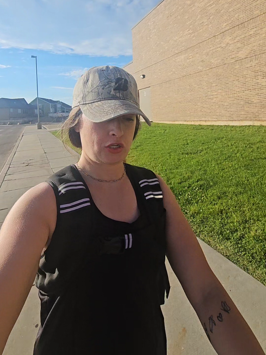 @alyssa | unaesthetic mom