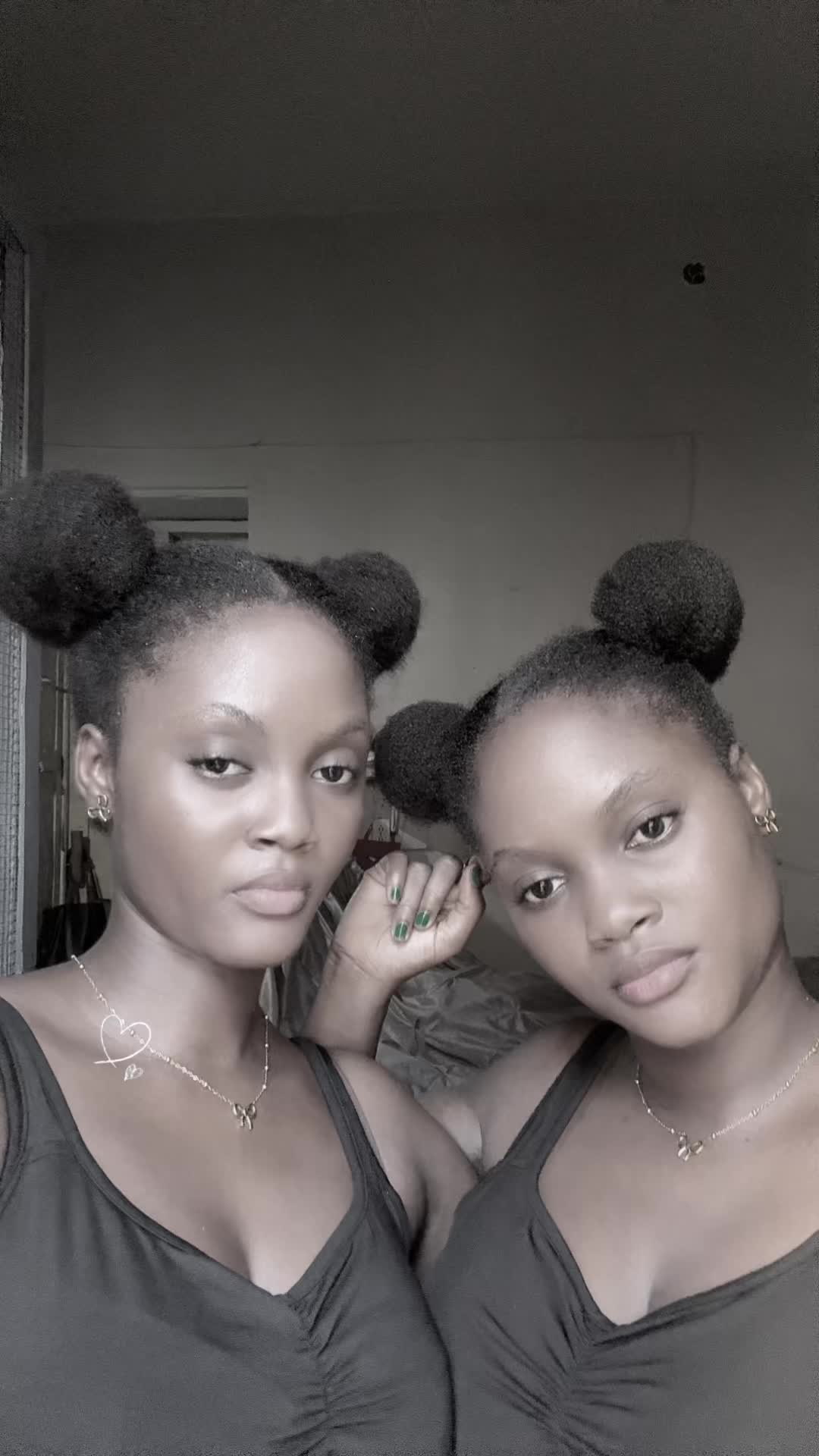 @Twins10👭😘