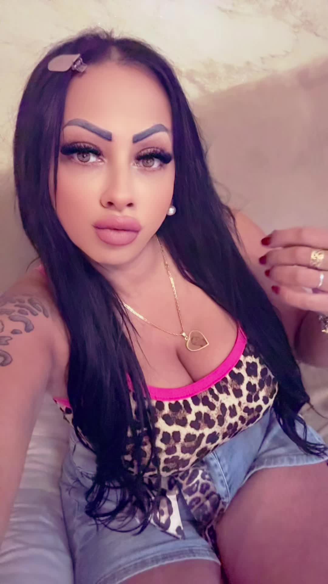 @𝓒𝓸𝓷𝓬𝔂 𝓜𝓲𝓬𝓱𝓲💘