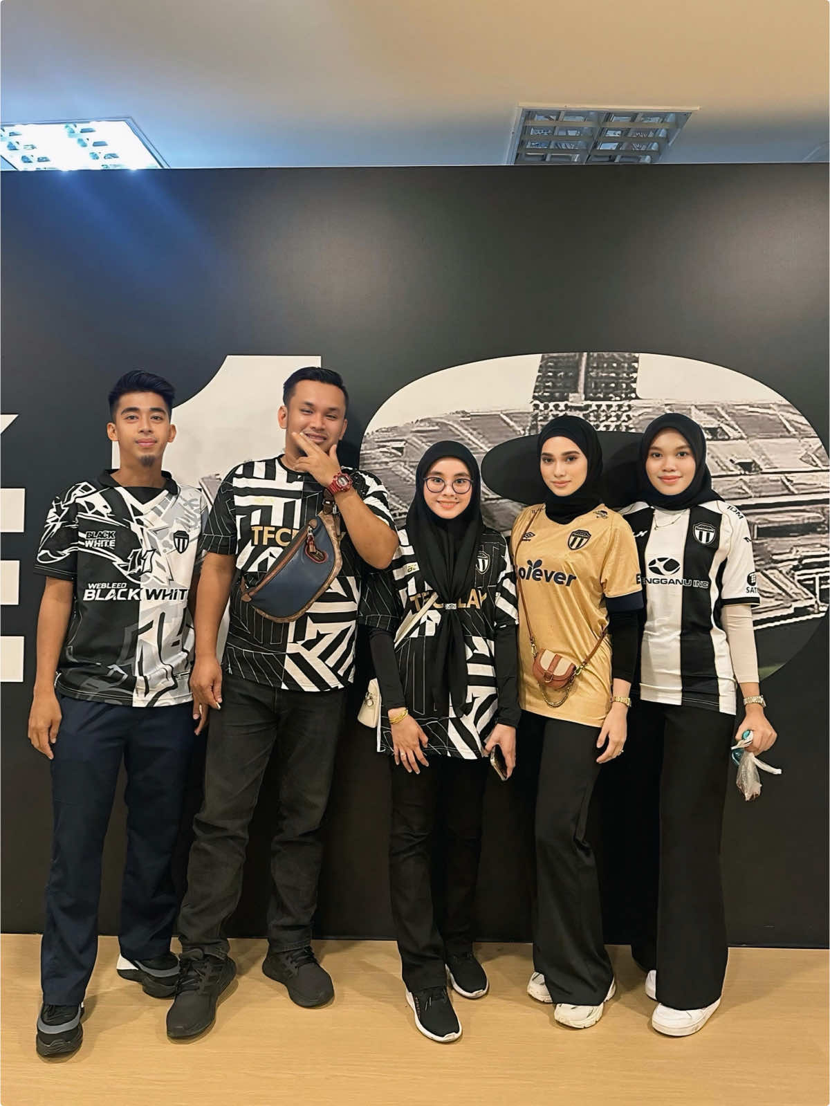 @Mesor Mesaya ⬛⬜👆