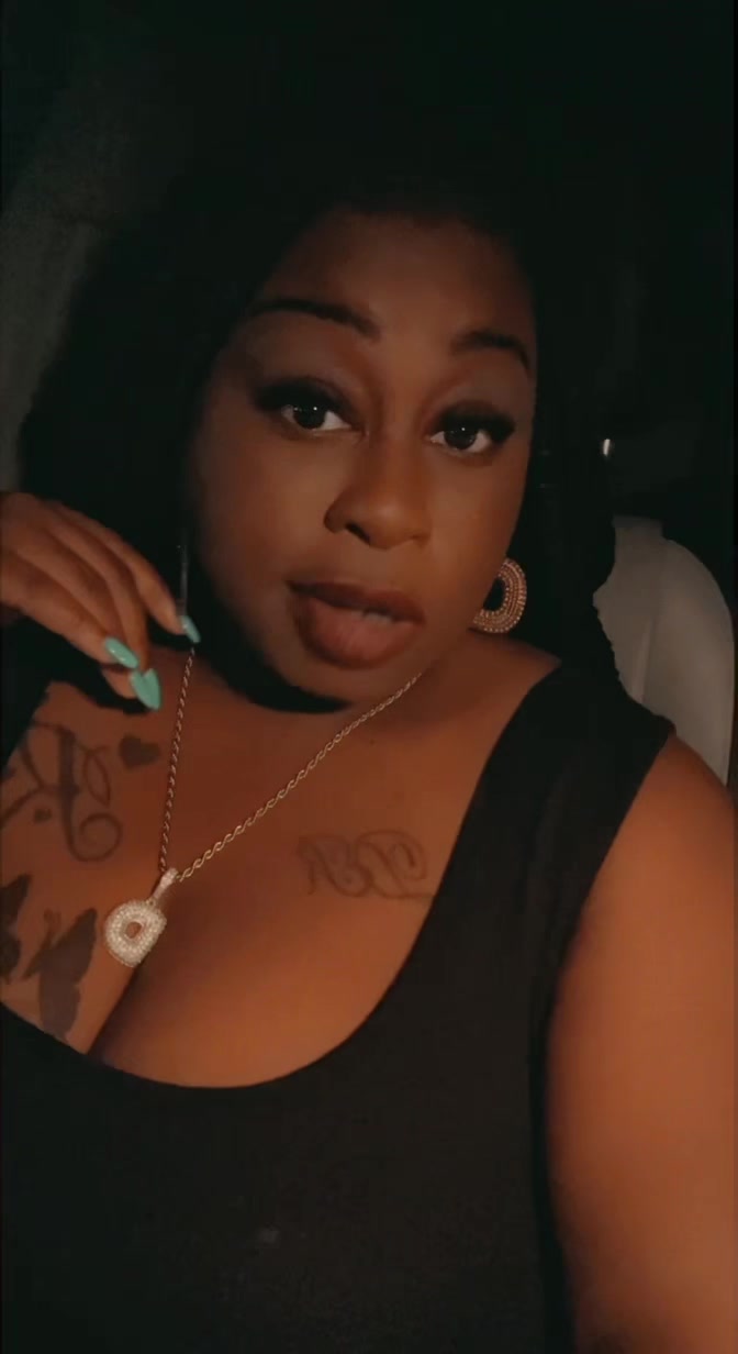 @AmomentWithDanni