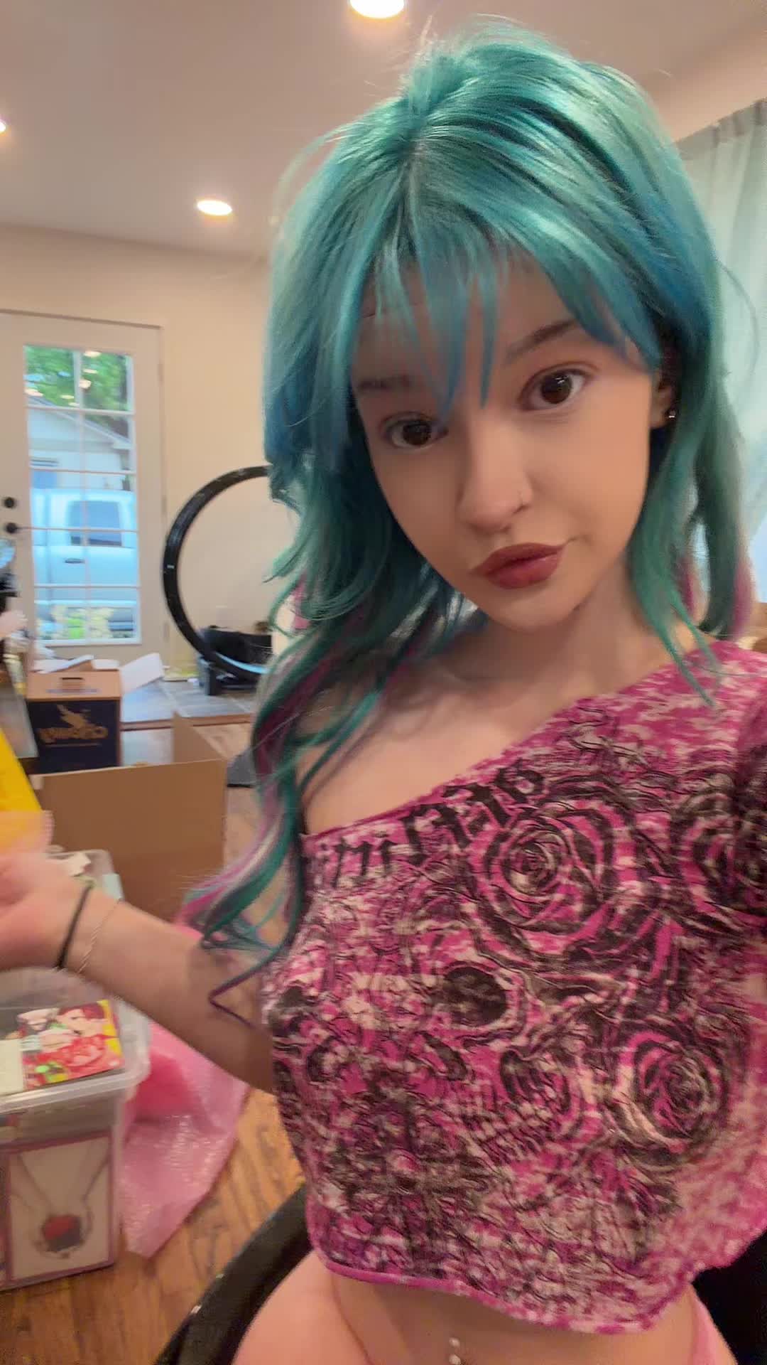 @thenolegsgirl