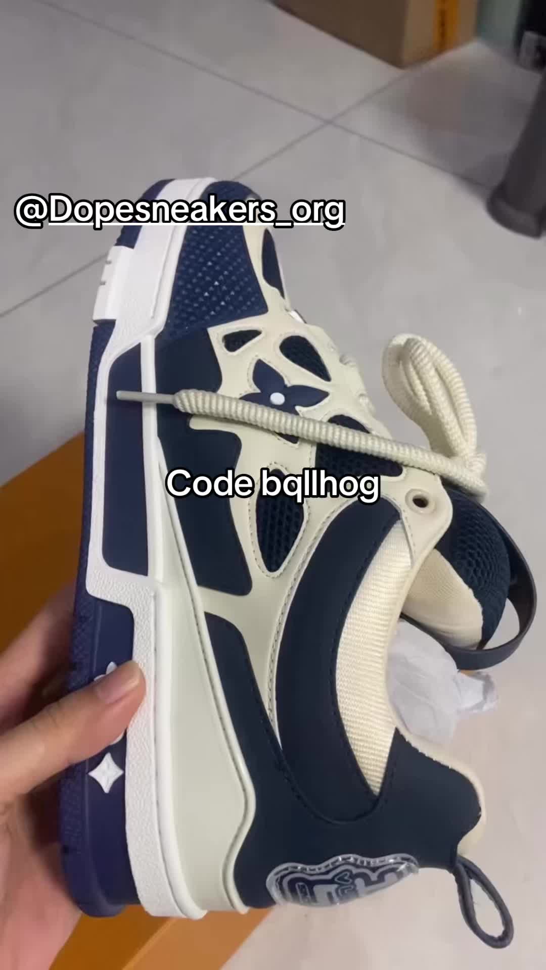 @⃟