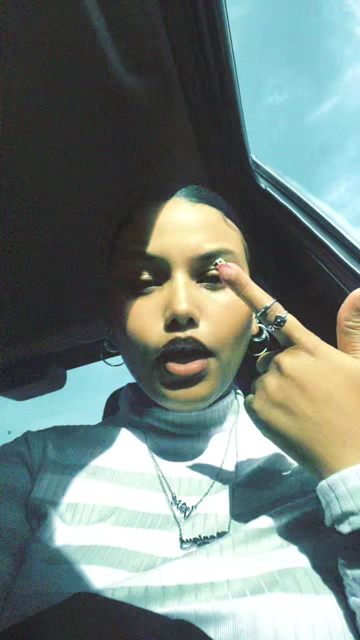 @_$hanique_✨