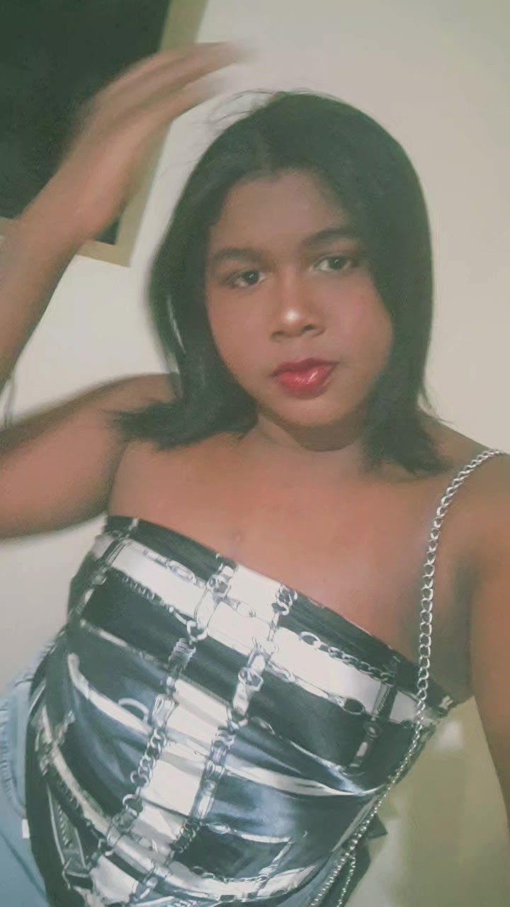 @L&iacute;via Crispim