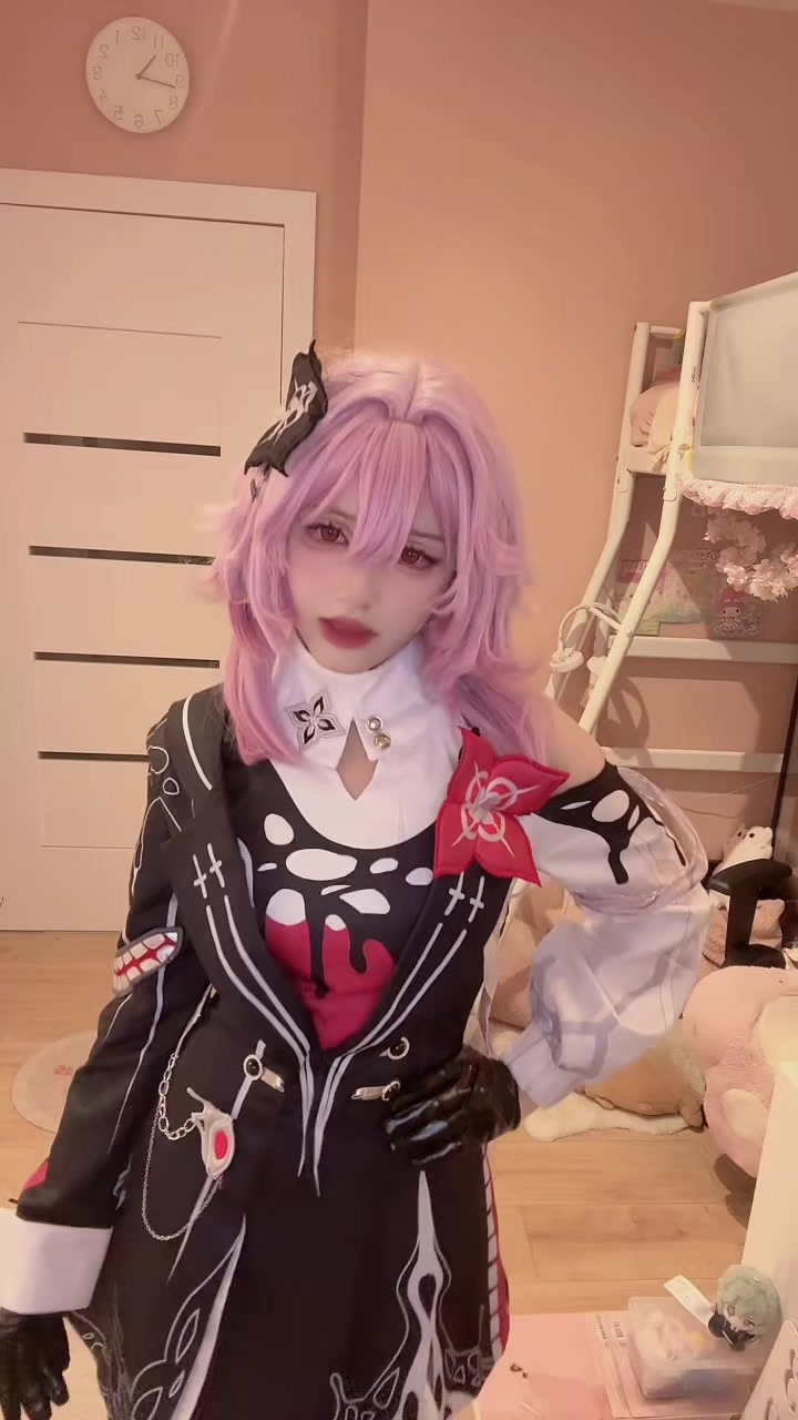 @Xemi👾<ig xemi_cosplay>