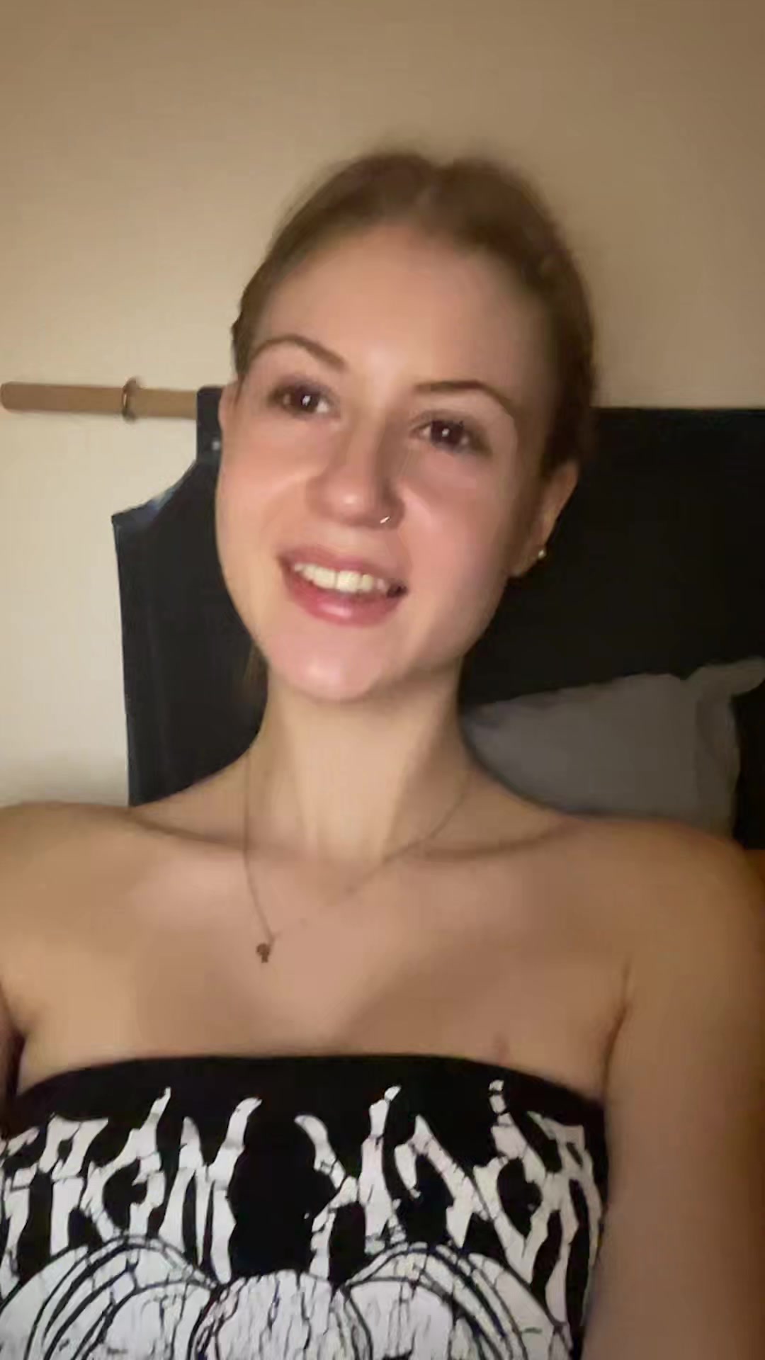 @:b