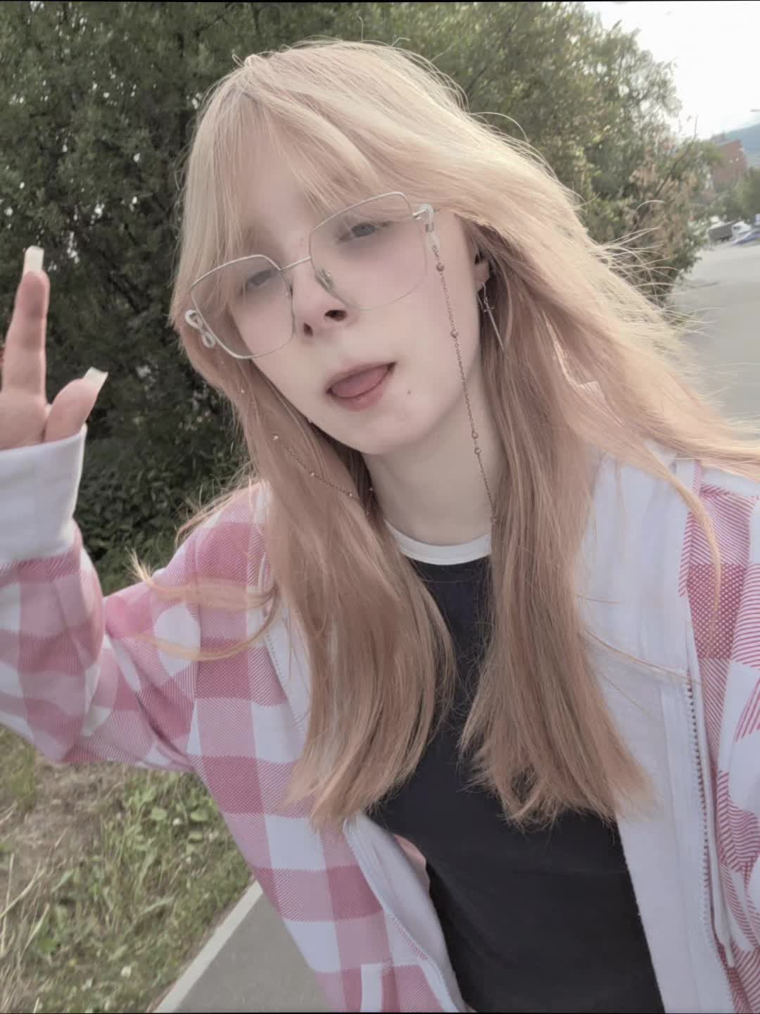 @.@
