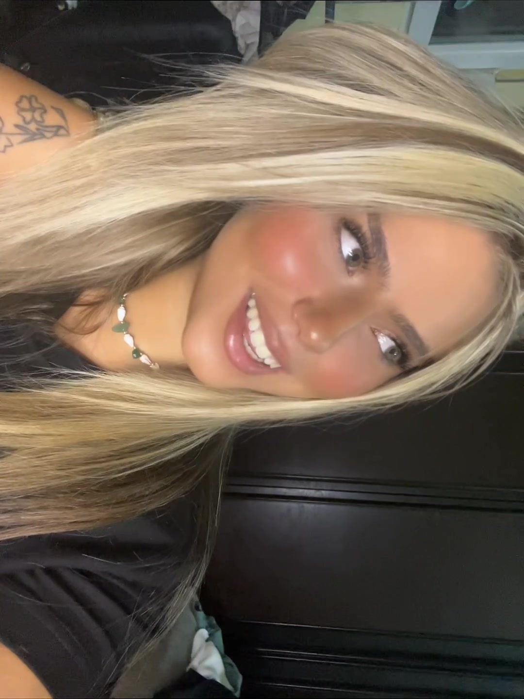 @🦋