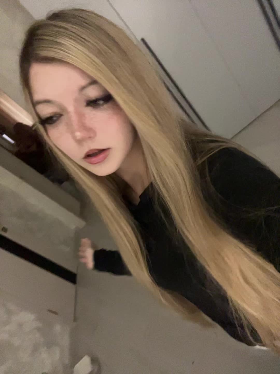 @Avrora_00