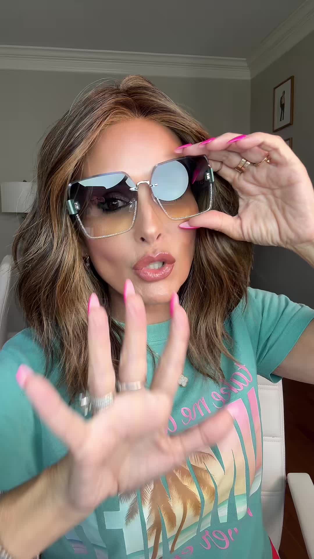 @thehairhoneys