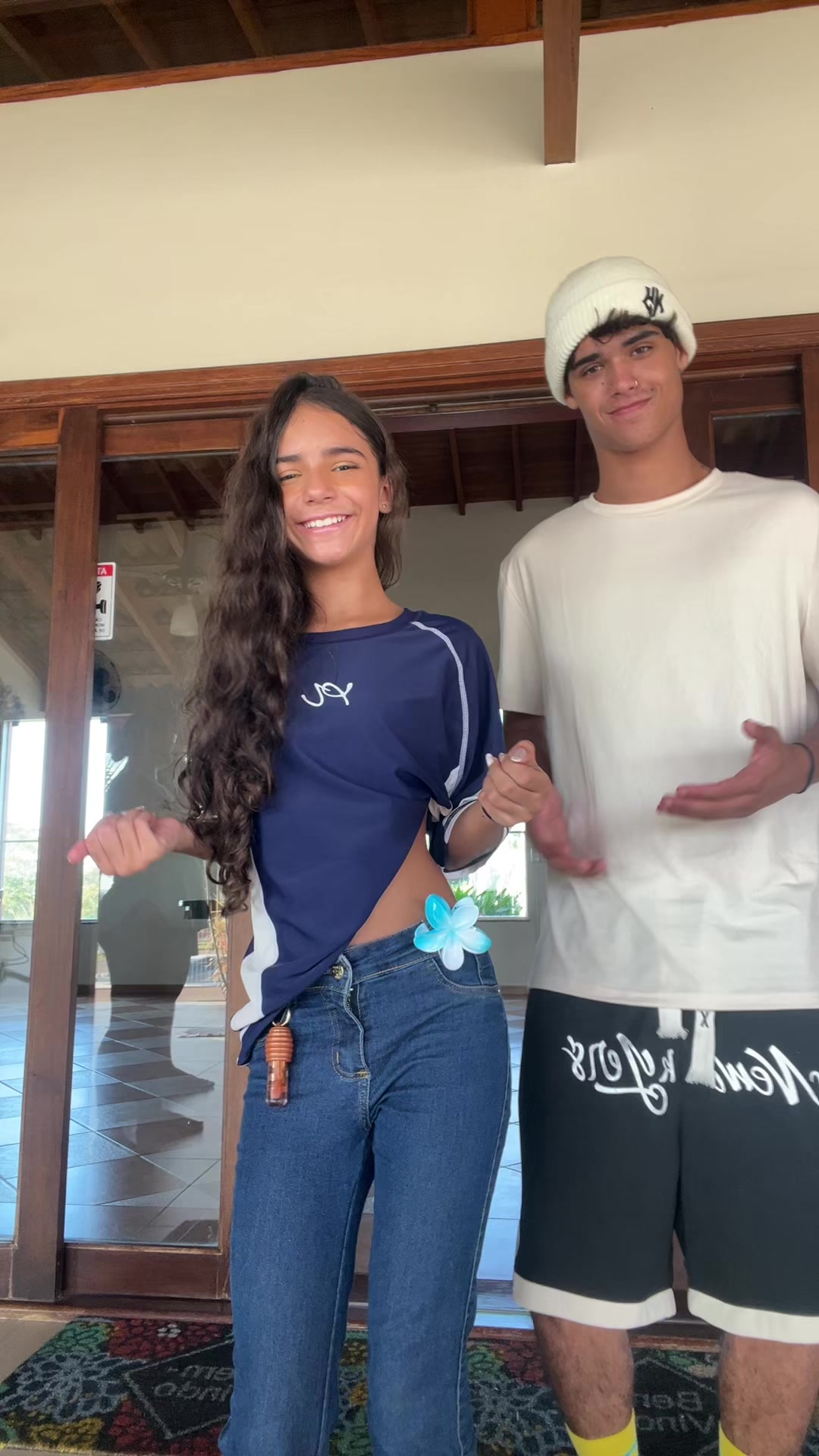 @larafamiliamadrona
