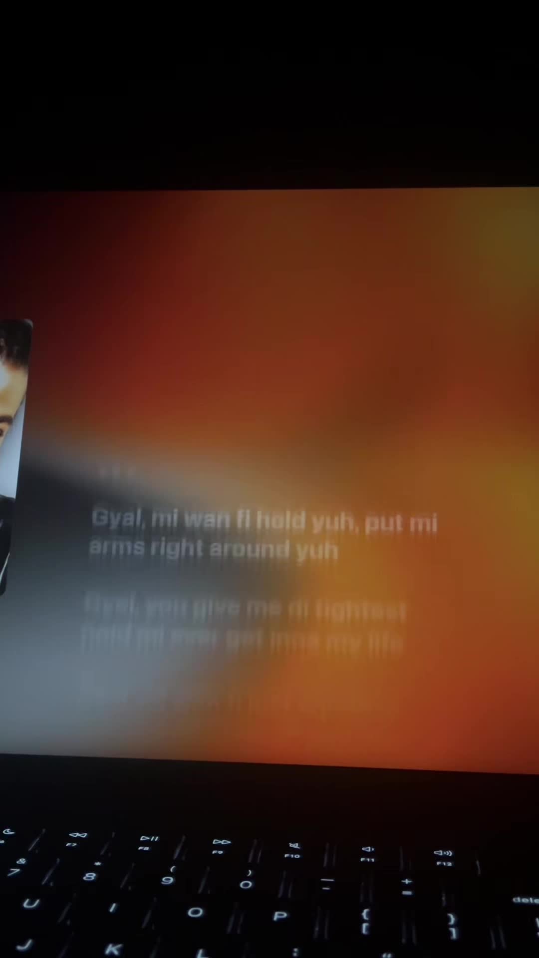 @🎧
