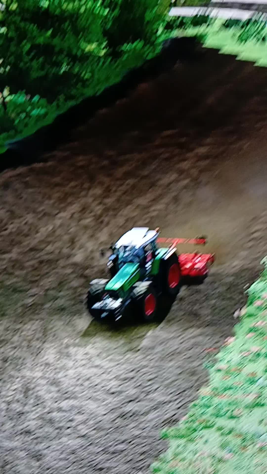 @David_/=Fendt