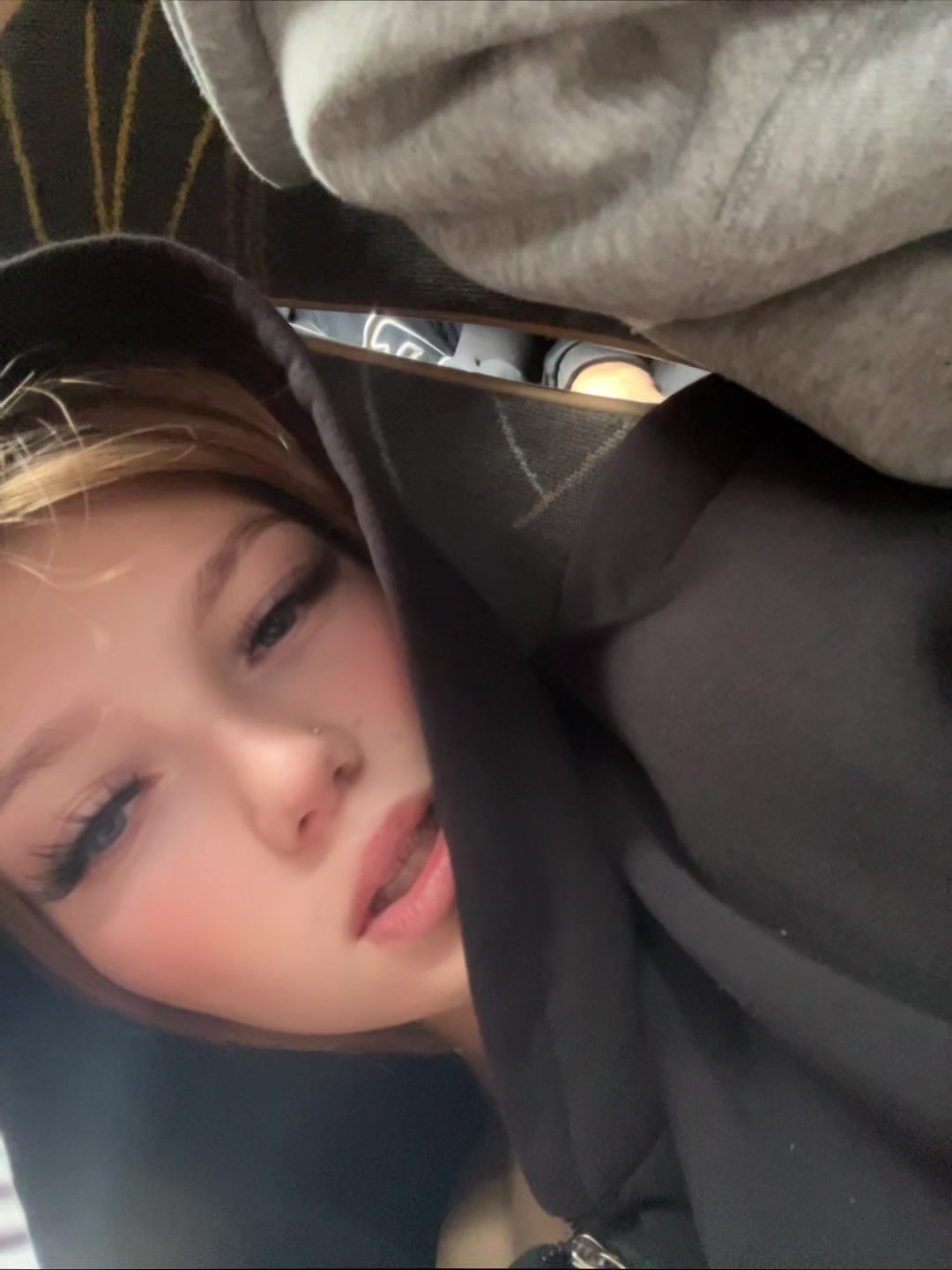 @Lika_2402