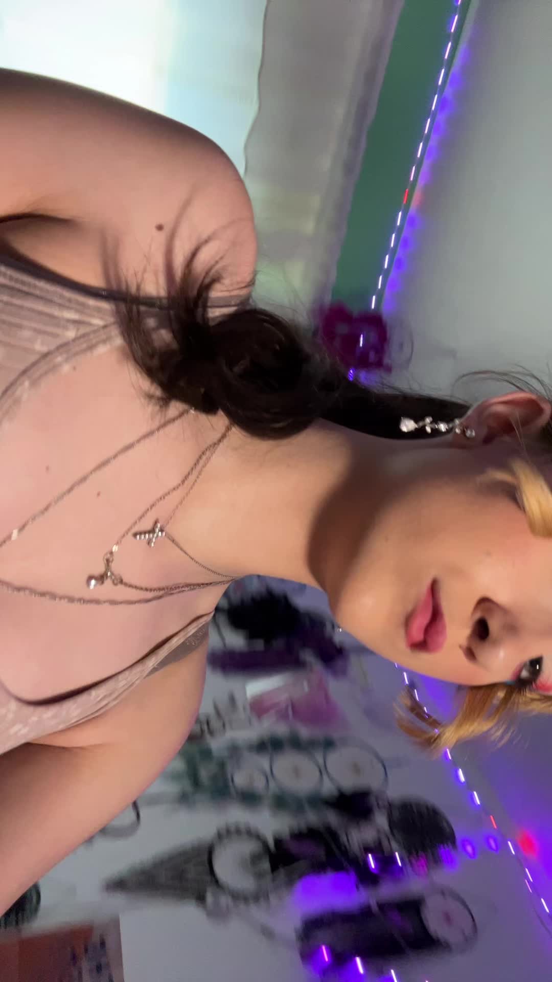 @LilyBee🤨