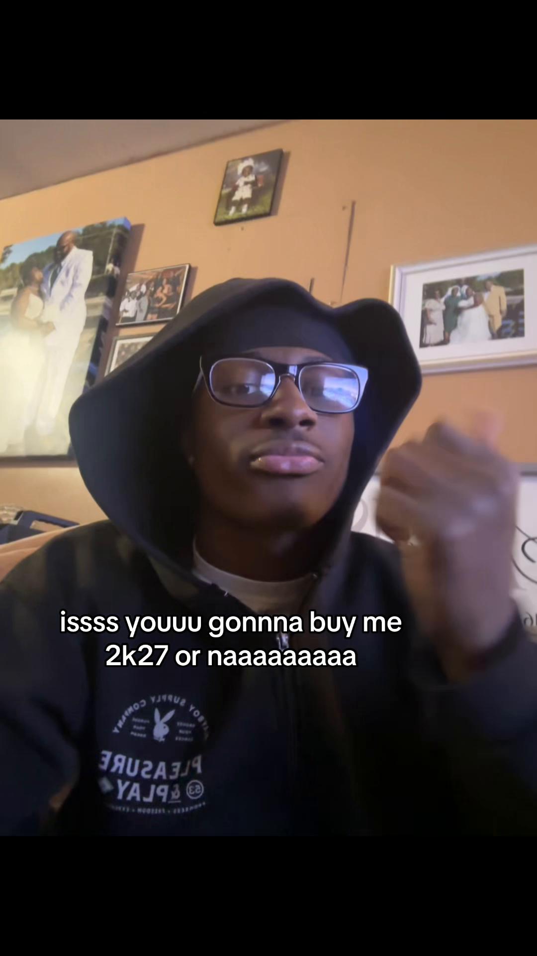 @YOUTUBE: Hoodieboi_Jay🦅
