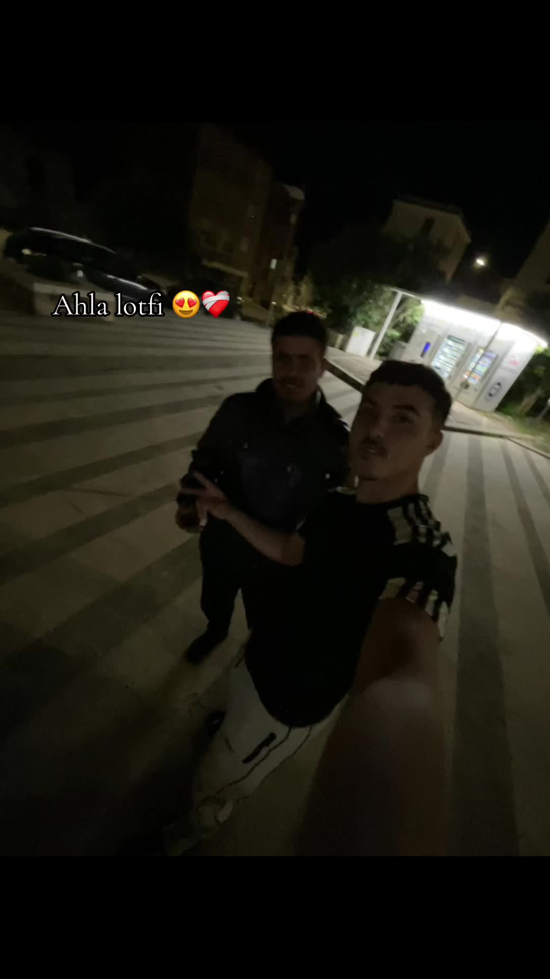 @«