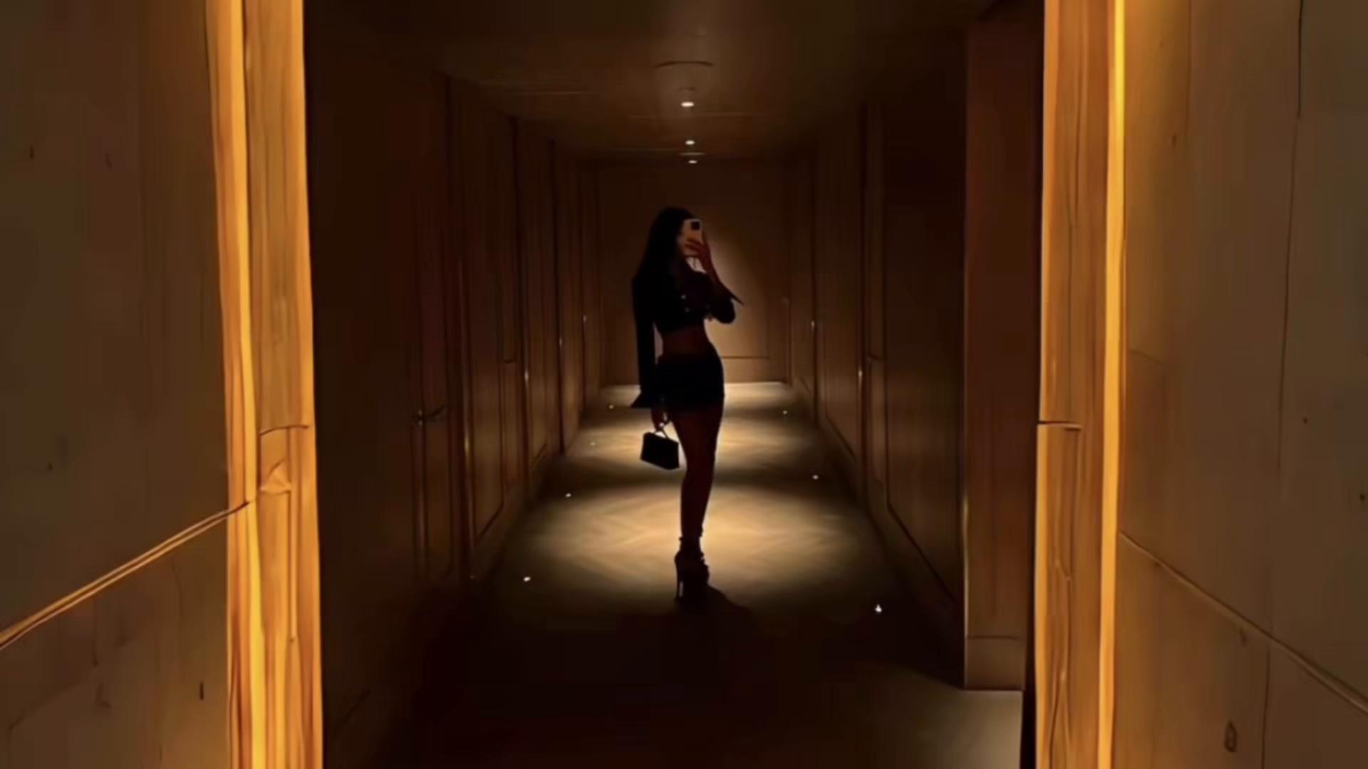 @⟡