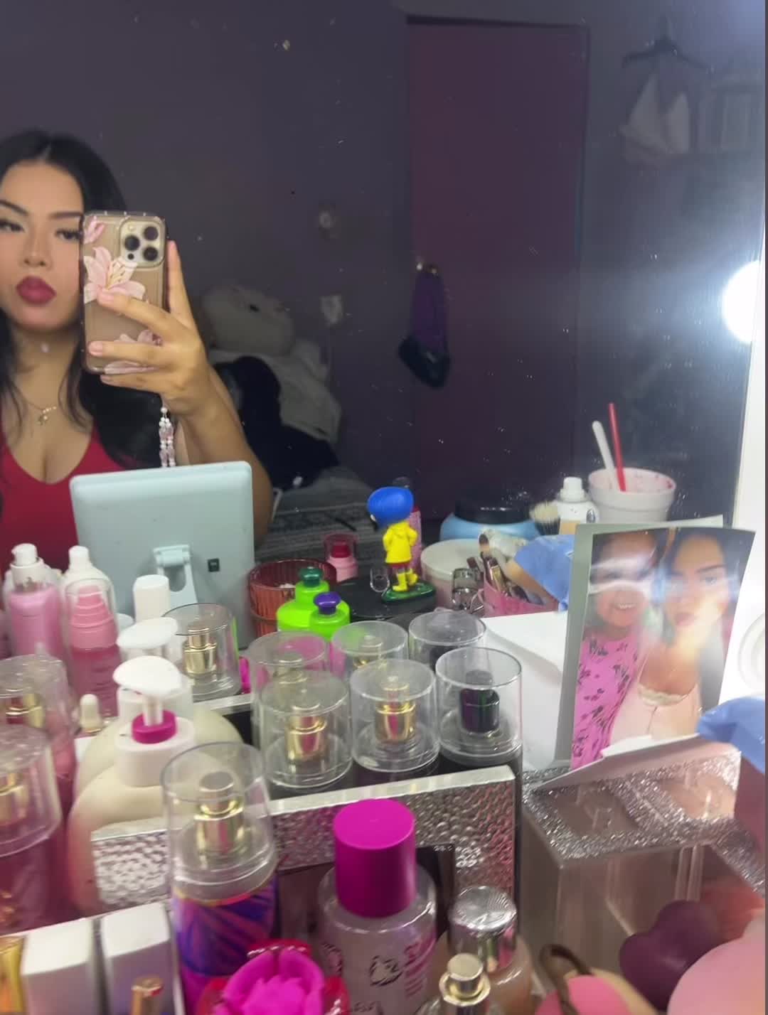 @V👻