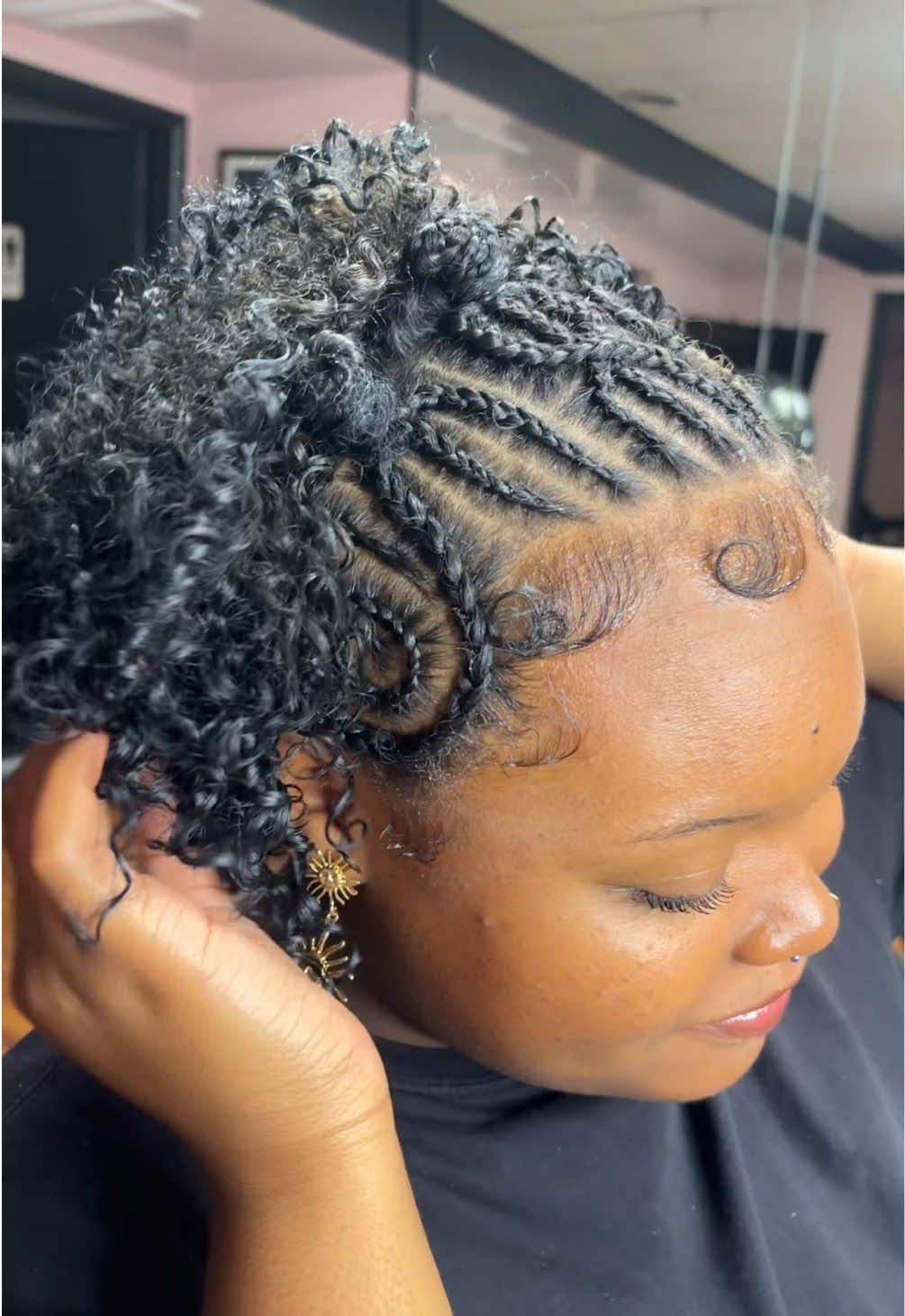 @Indy’s #1 Natural Stylist ✴︎