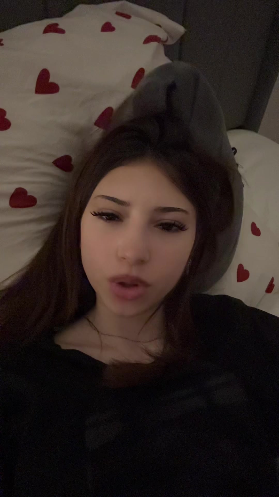 @𝒱.