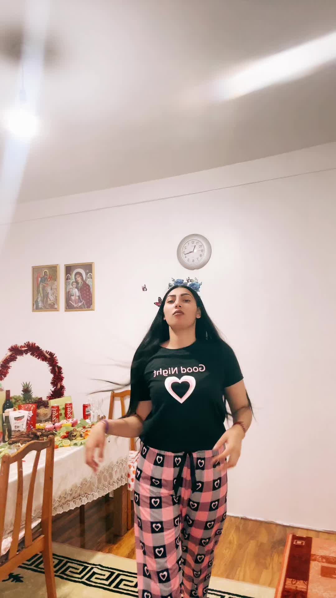 @Andreea Queen
