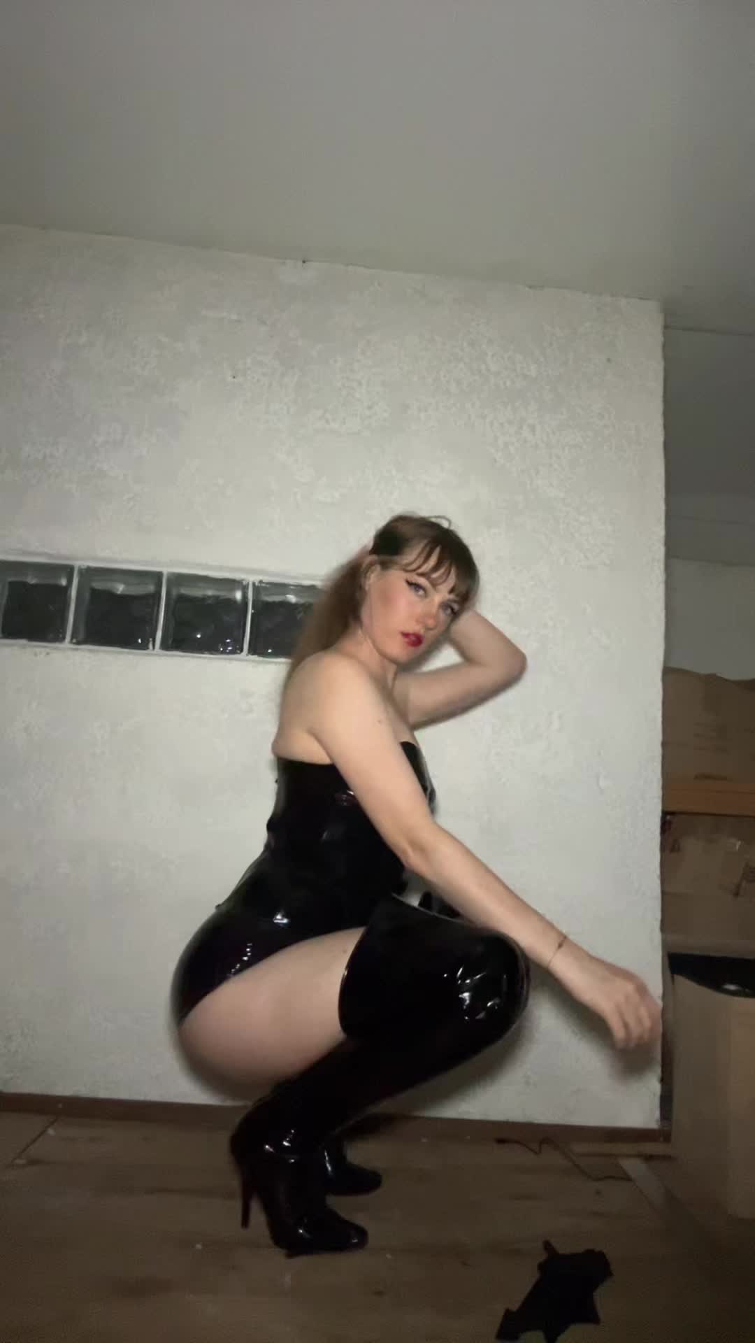 @TheLatexGoddess
