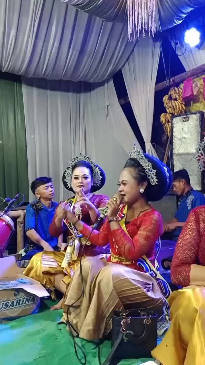 @LENI ALVIAN