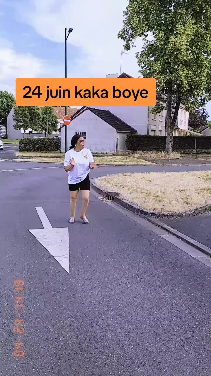 @Julia Bomongo mama ba gaulois