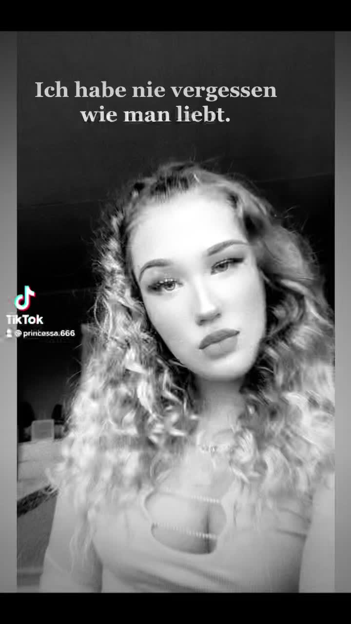 @Каролина.🖤
