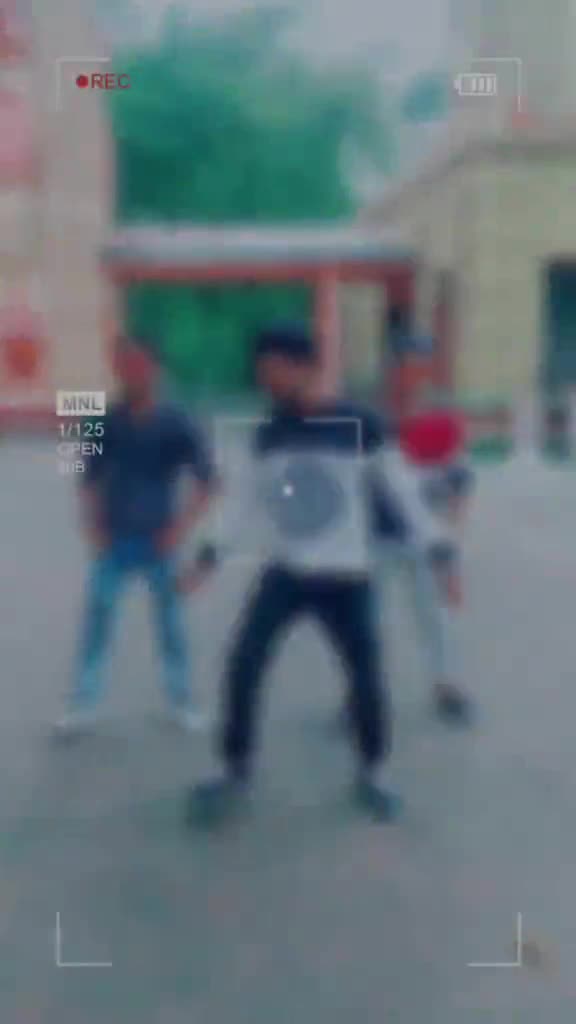 @Akku Dancer😎