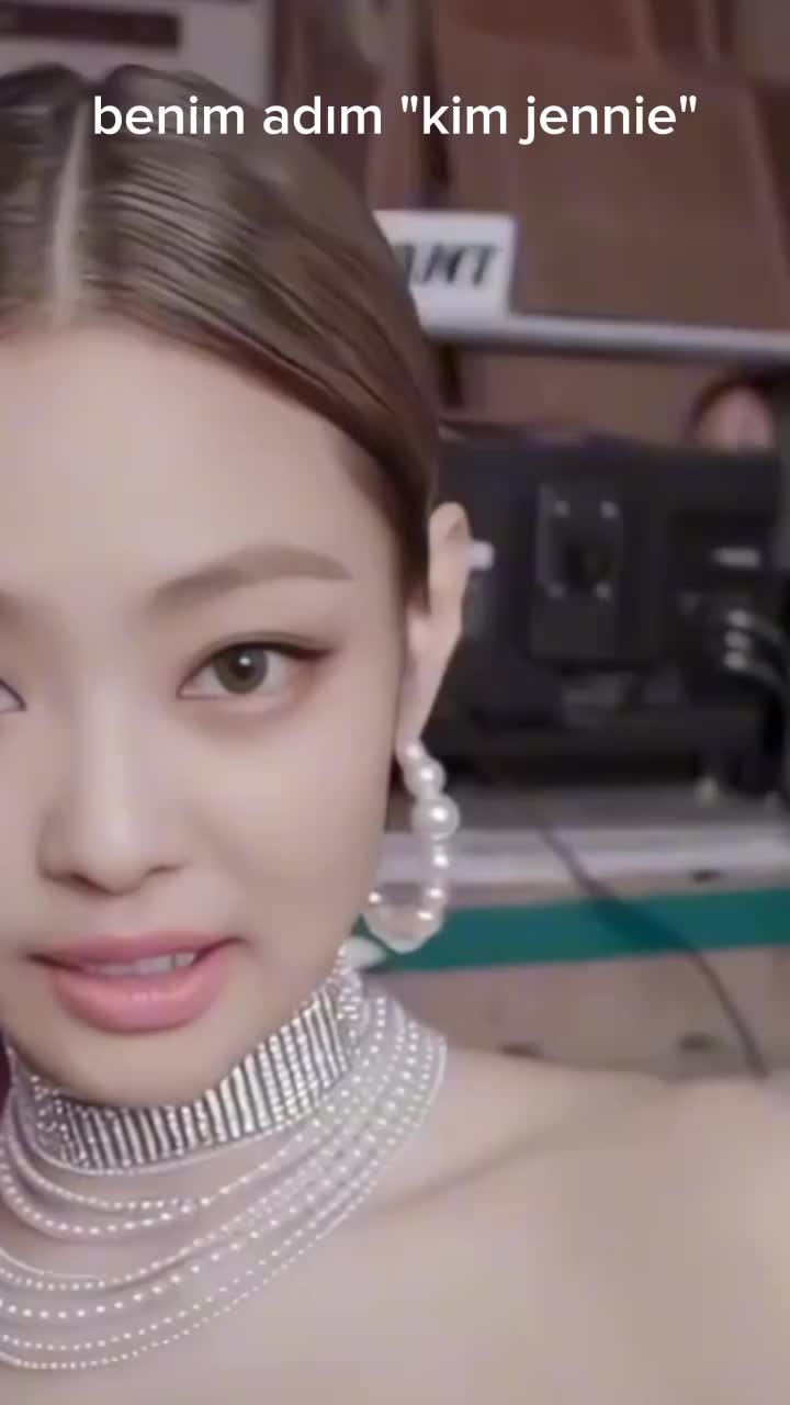 @jisoo hayatır gerisi yalandır
